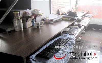 装饰公司办公室的电脑被偷,只剩下光秃秃的键盘 东莞时报记者 邓志高 摄